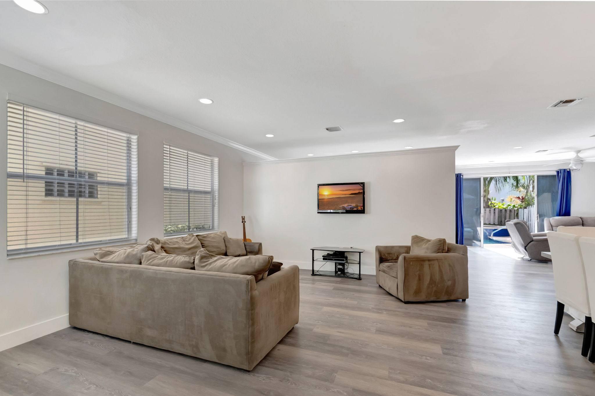 6215 Oak Bluff Way