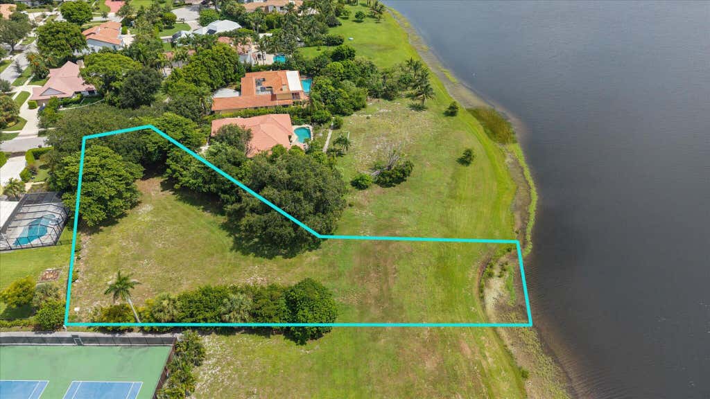 Photo of 10 Sunningdale Circle, West Palm Beach, FL 33401 (MLS # B26059536)