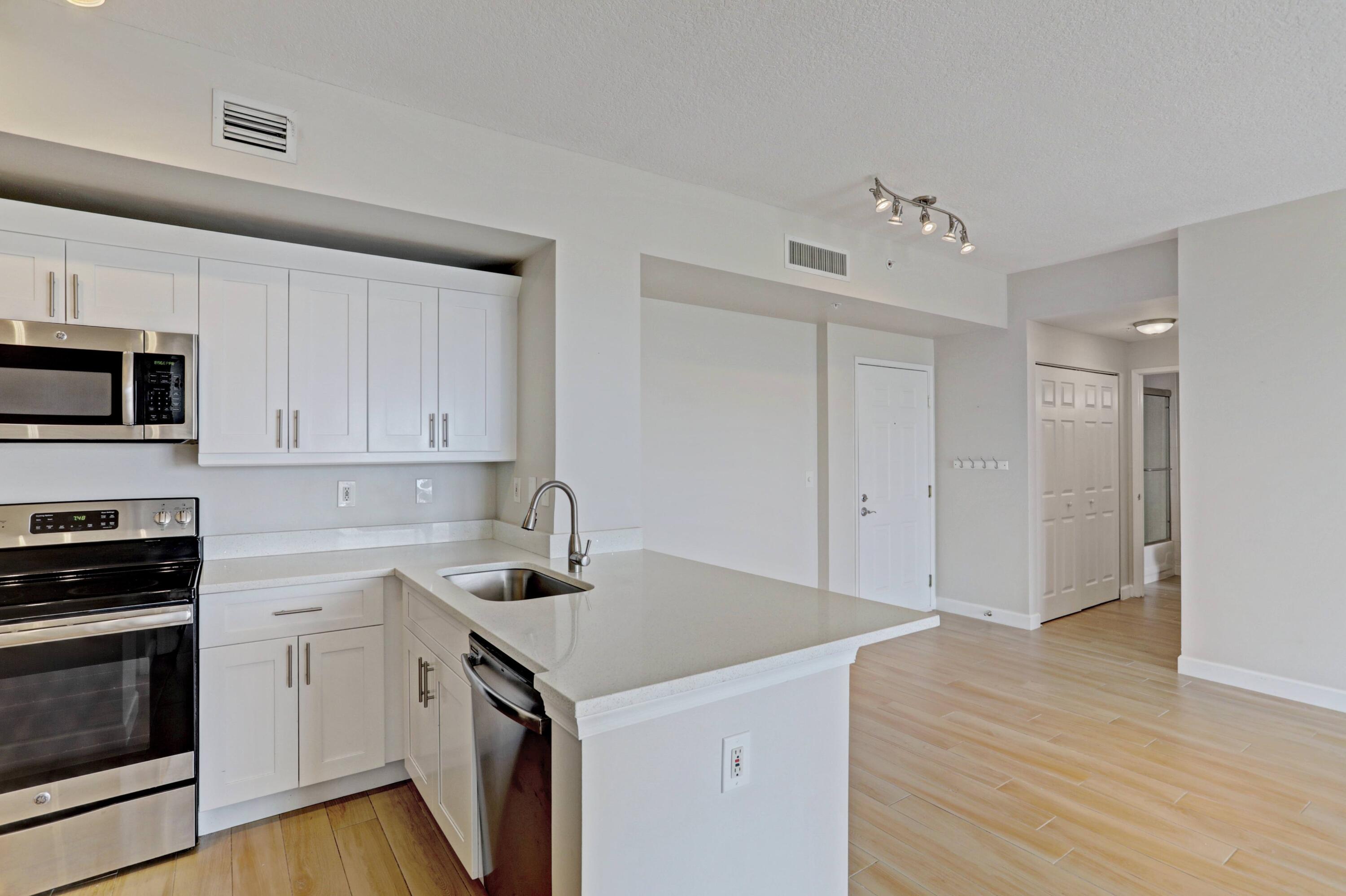 TOWER CONDO AT CITYPLACE - Residential