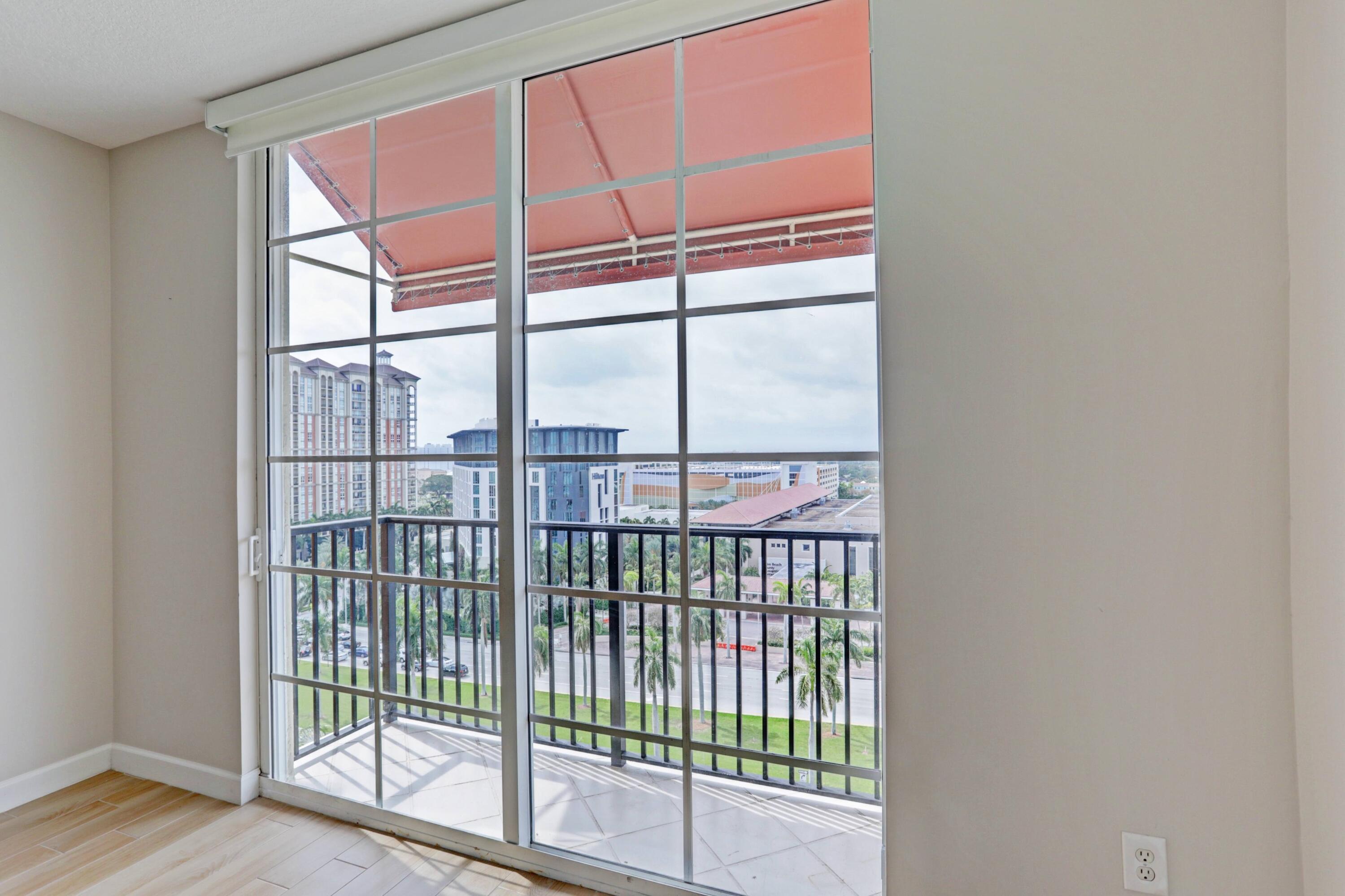 TOWER CONDO AT CITYPLACE - Residential