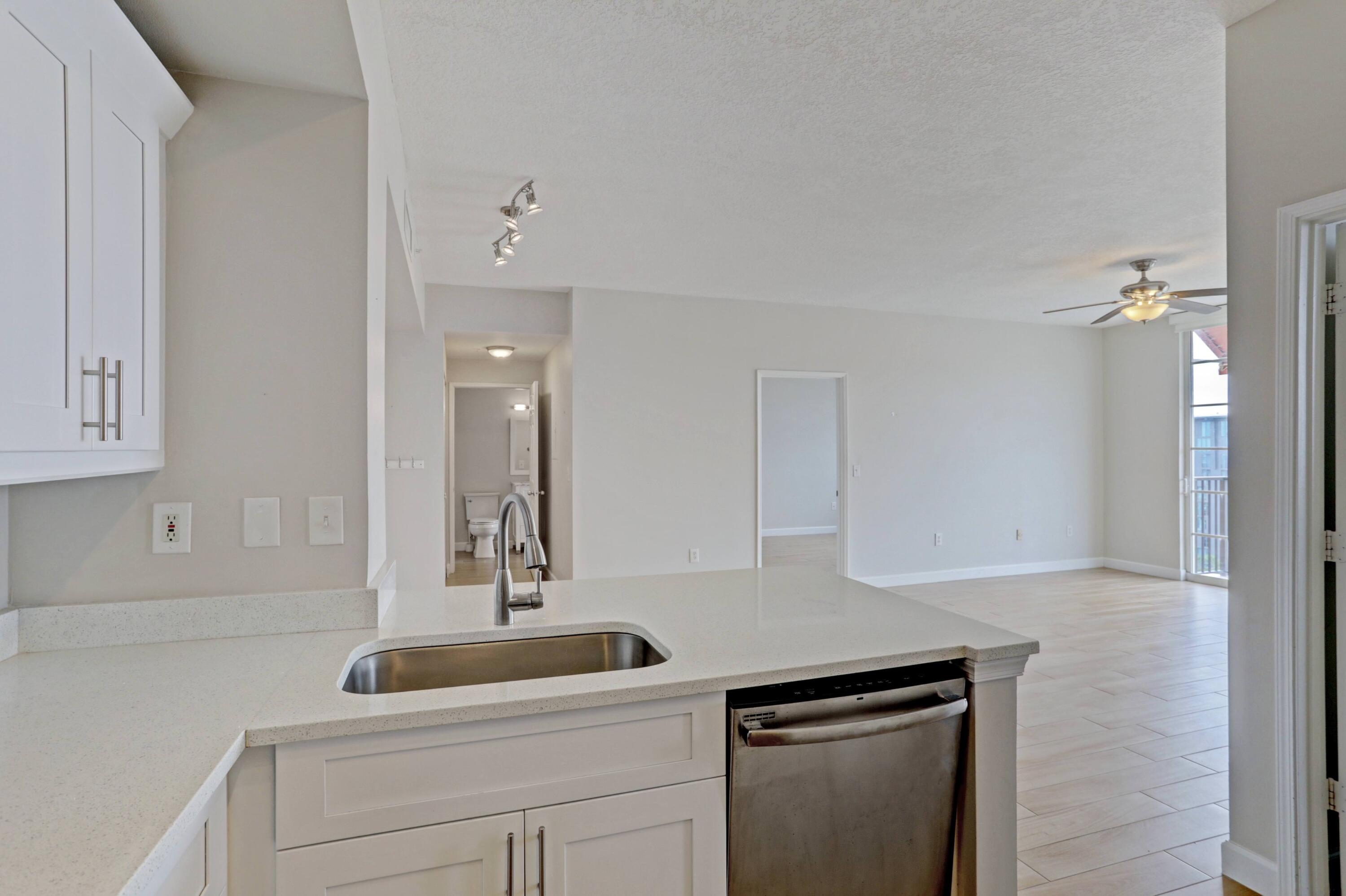 TOWER CONDO AT CITYPLACE - Residential