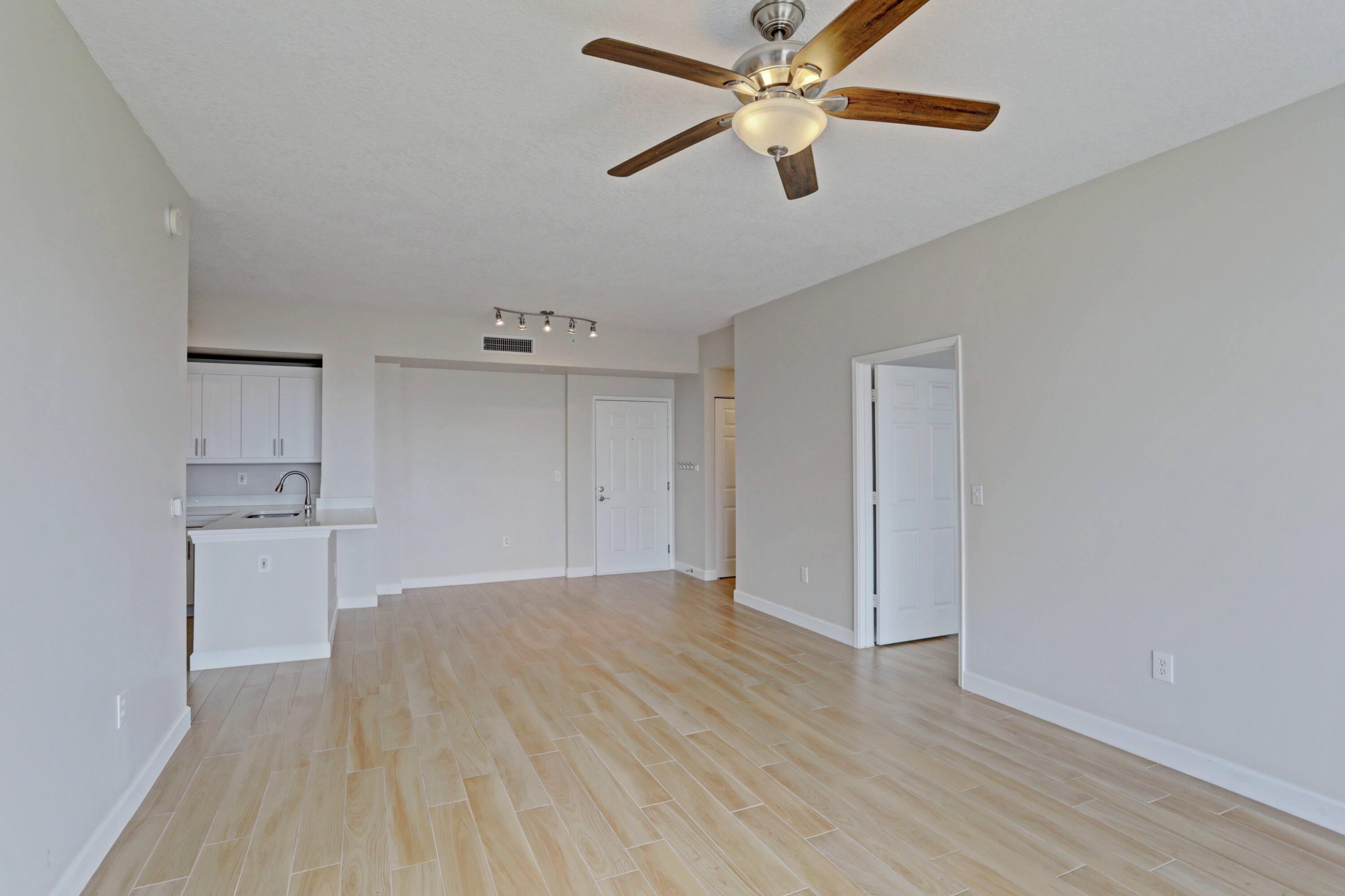 TOWER CONDO AT CITYPLACE - Residential