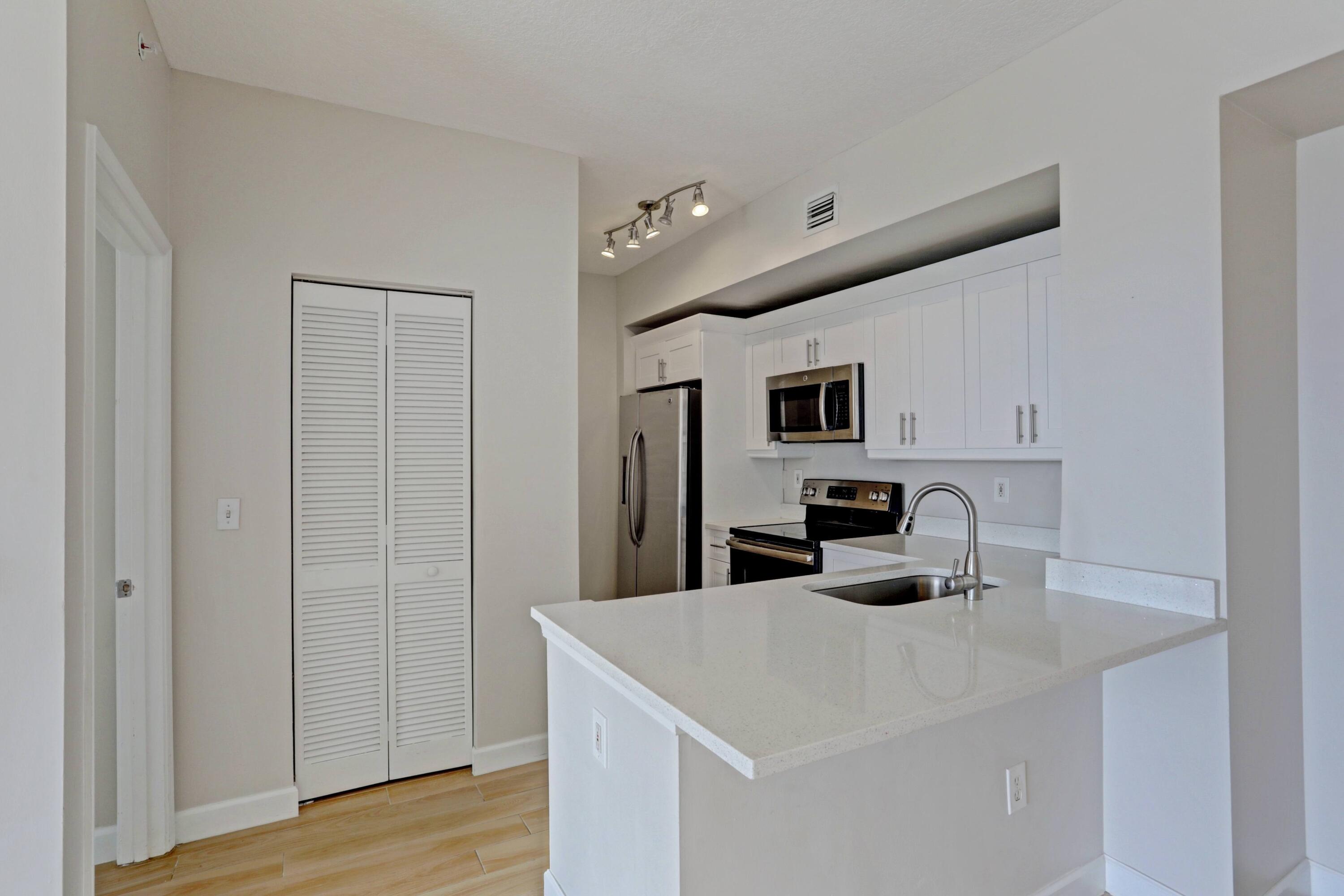 TOWER CONDO AT CITYPLACE - Residential