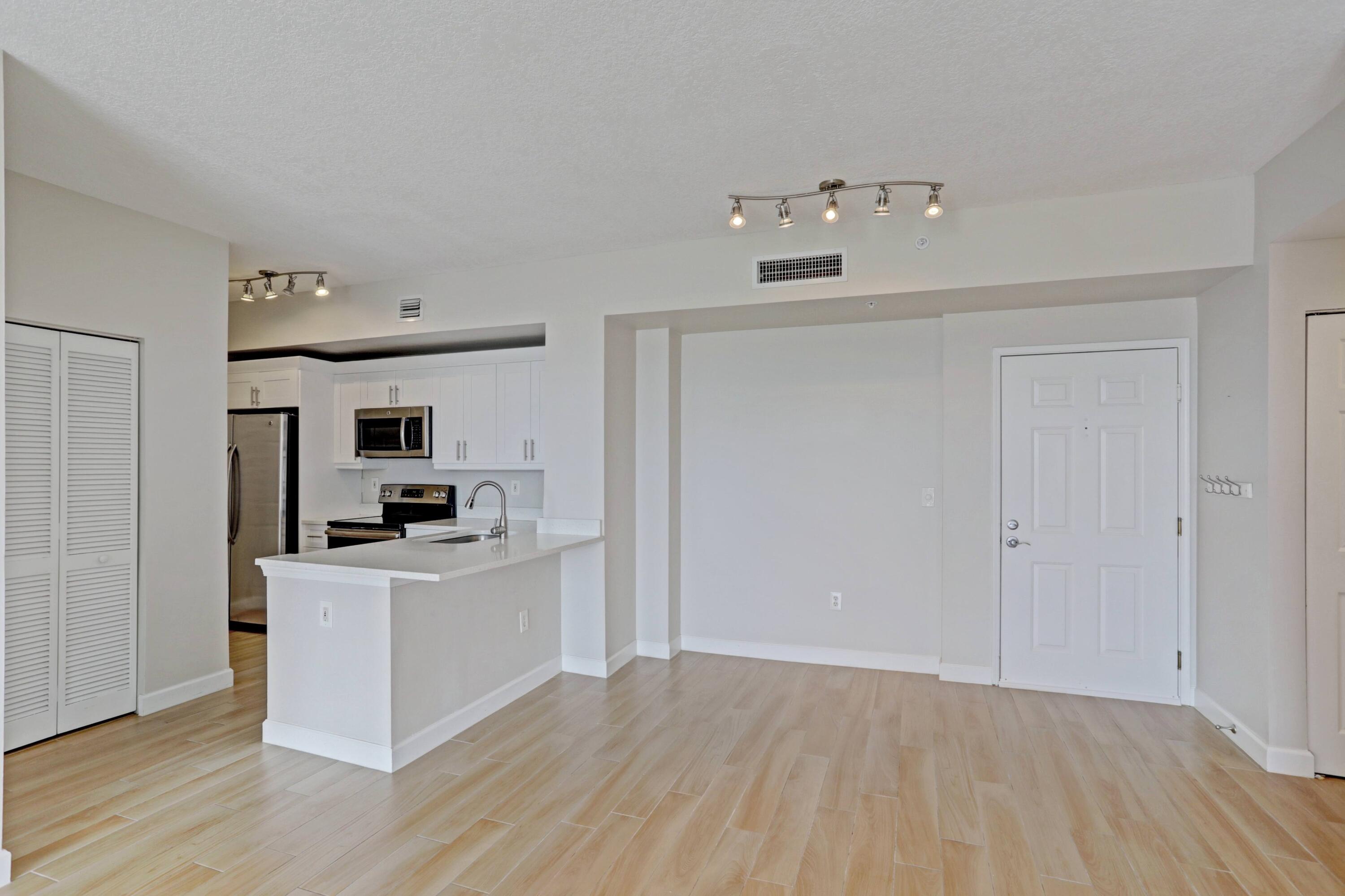 TOWER CONDO AT CITYPLACE - Residential