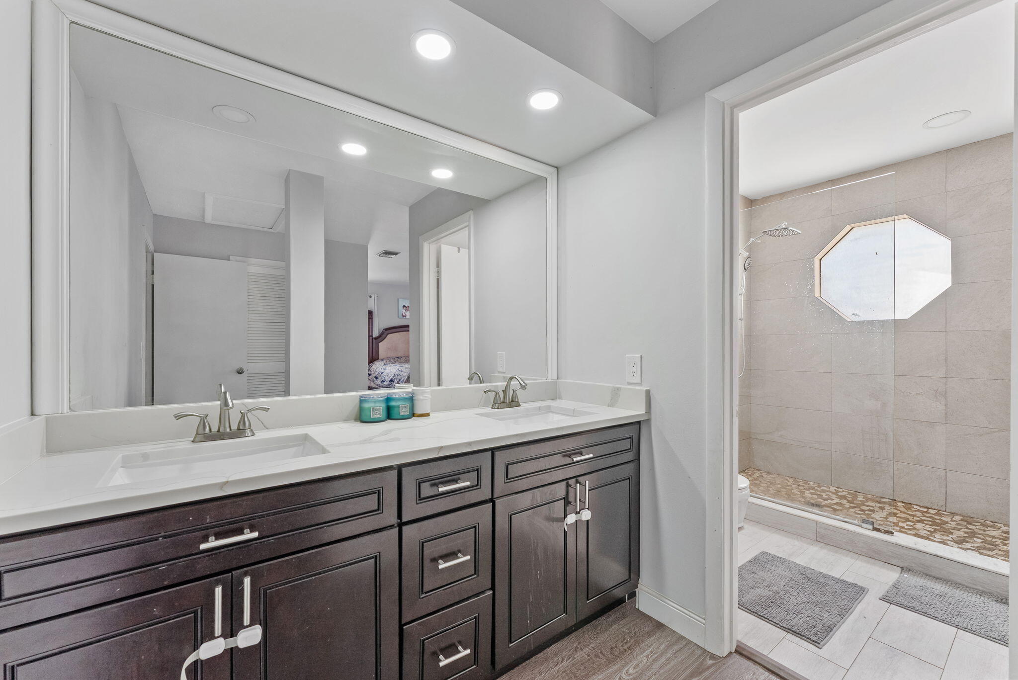 LAKEVIEW HOMES - Residential