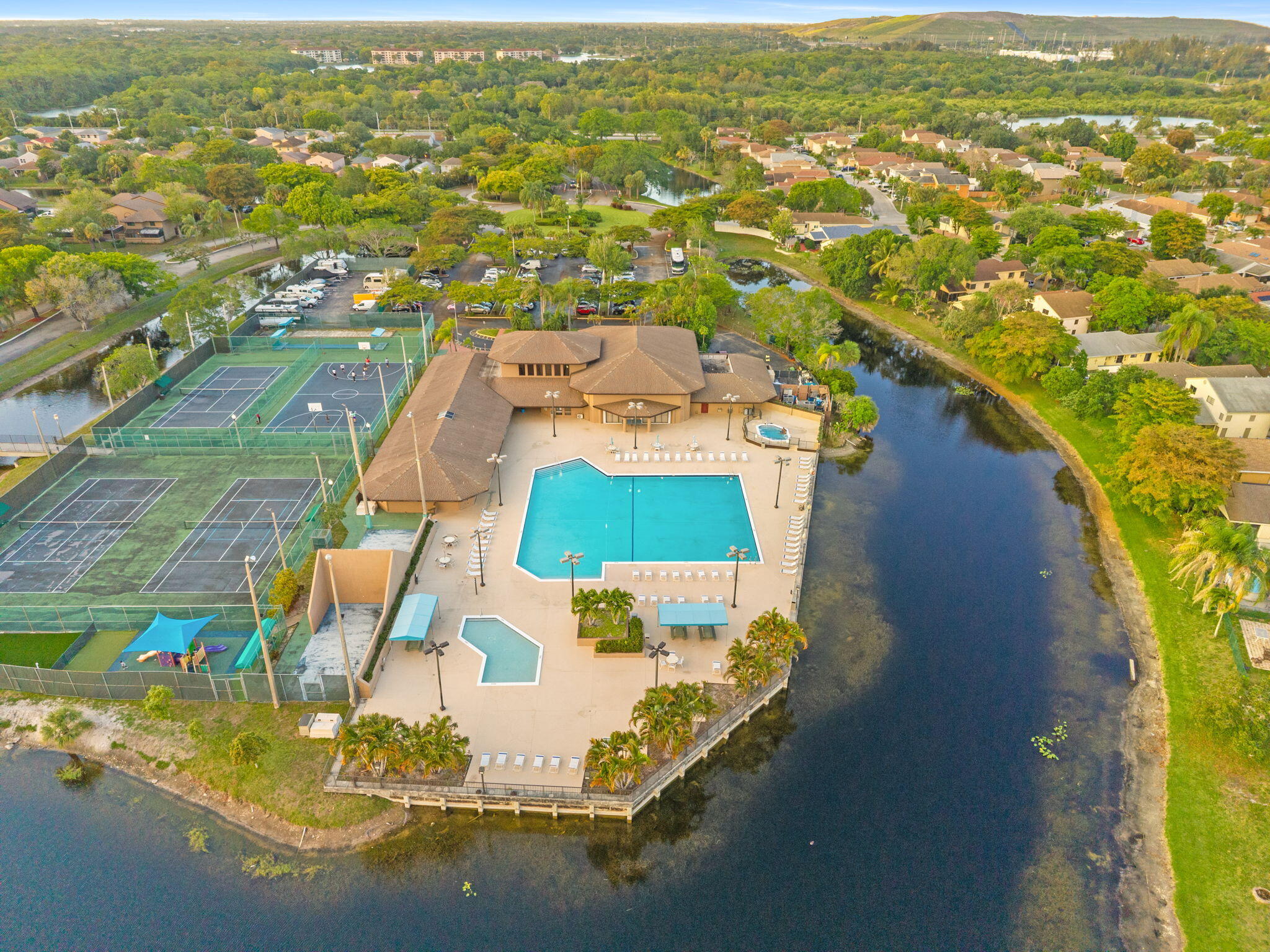 LAKEVIEW HOMES - Residential