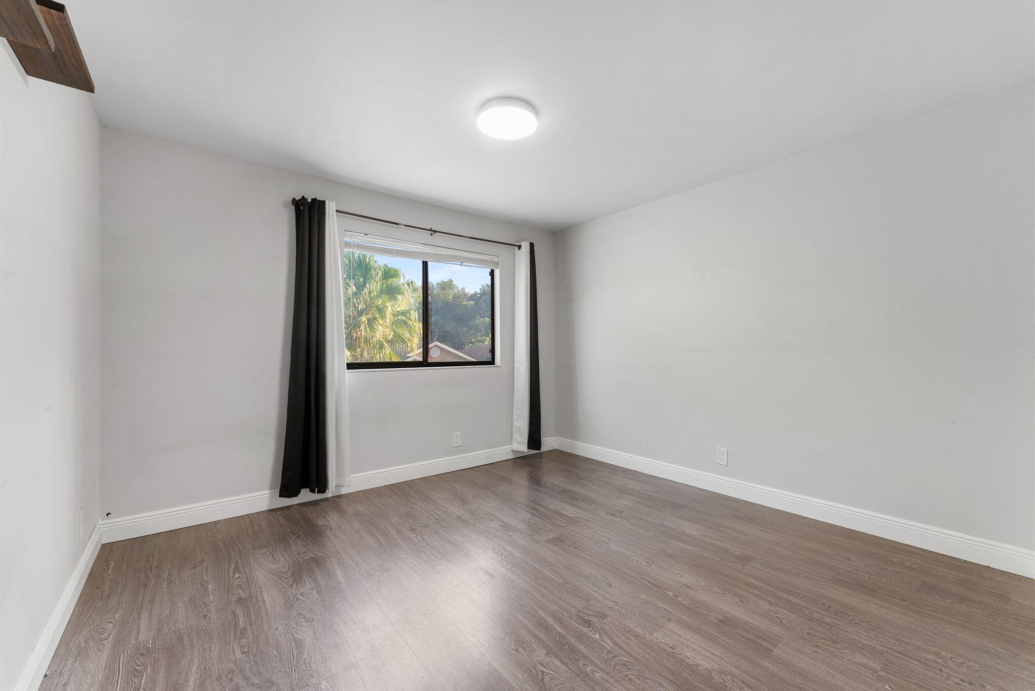 LAKEVIEW HOMES - Residential