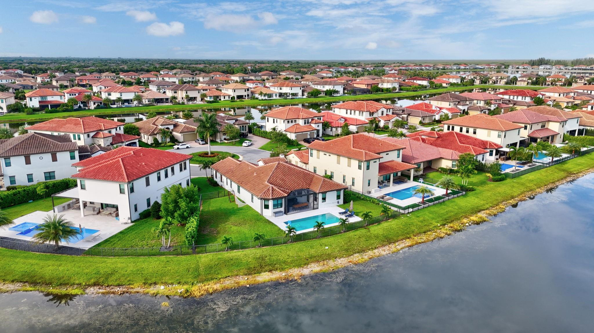 PARKLAND BAY - Residential