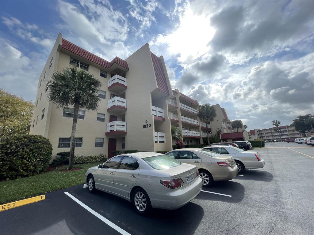 Quiet, beautiful, well maintained corner unit in the highly sought after 55+ Oriole Golf & Tennis. Access to 2 large heated pools, shuffleboard and clubhouse. The unit has both incredible lake and golf views. Additionally the active community boast a clubhouse with a rec room. *Association does require a minimum 650 credit score and $30k annual income.*