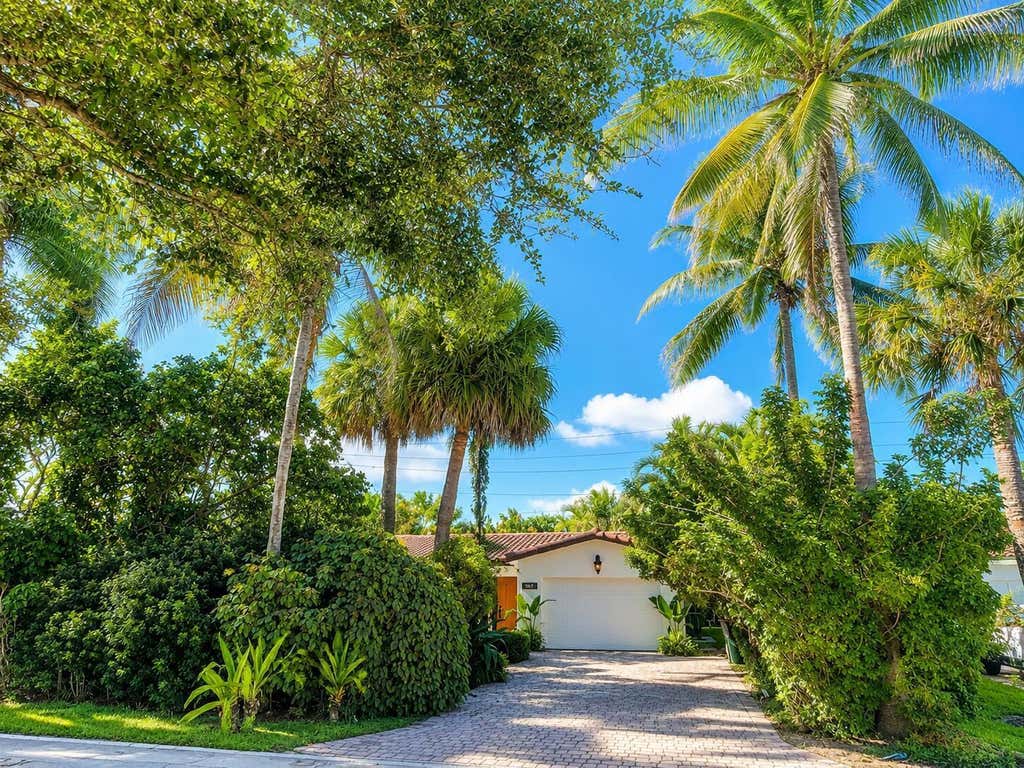Photo of 921 NW 7th Street, Boca Raton, FL 33486 (MLS # B26063687)
