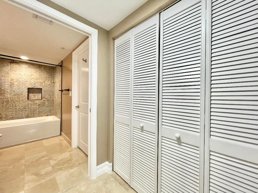 PALMETTO PLACE CONDO - Residential Lease