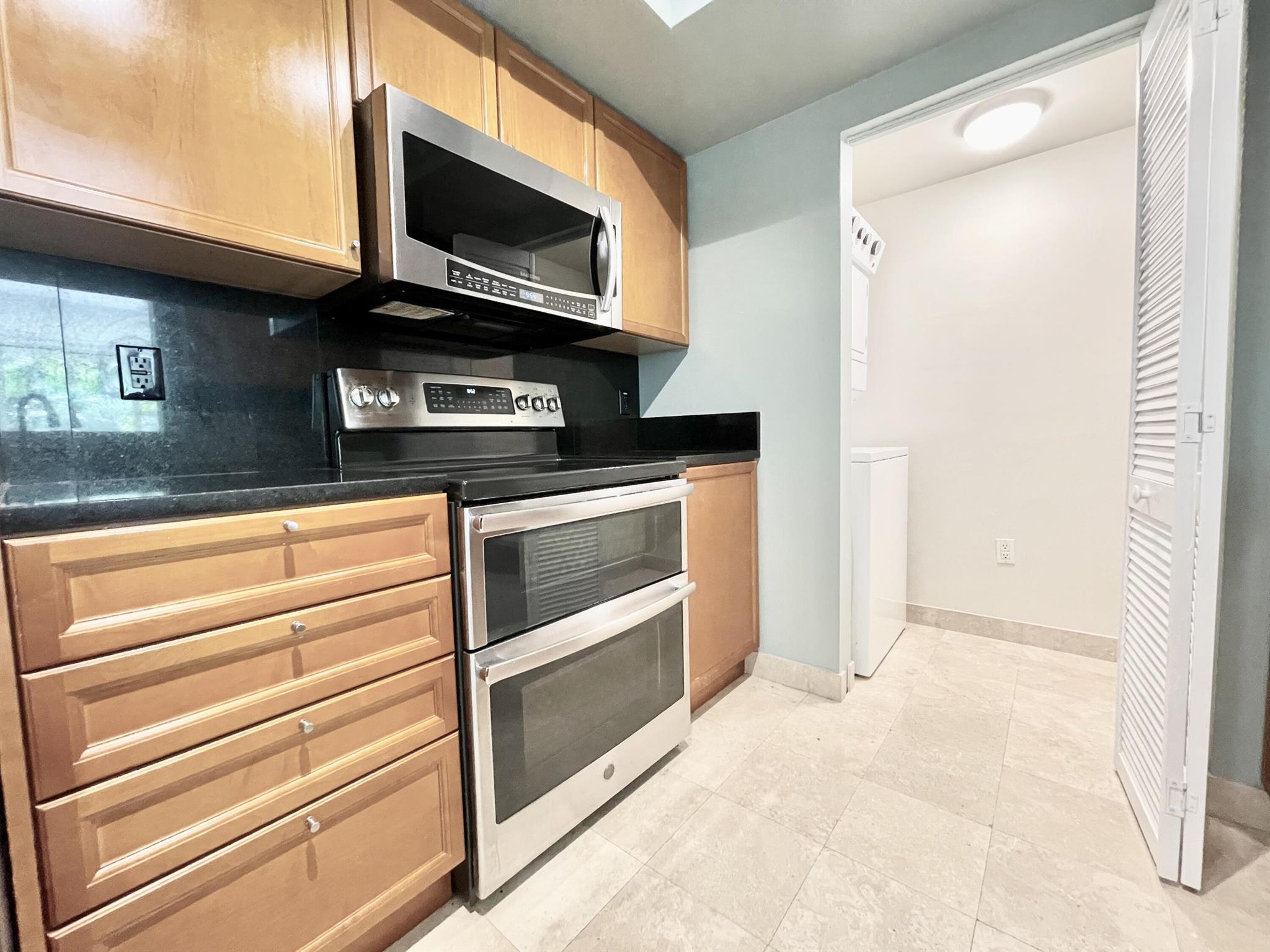 PALMETTO PLACE CONDO - Residential Lease
