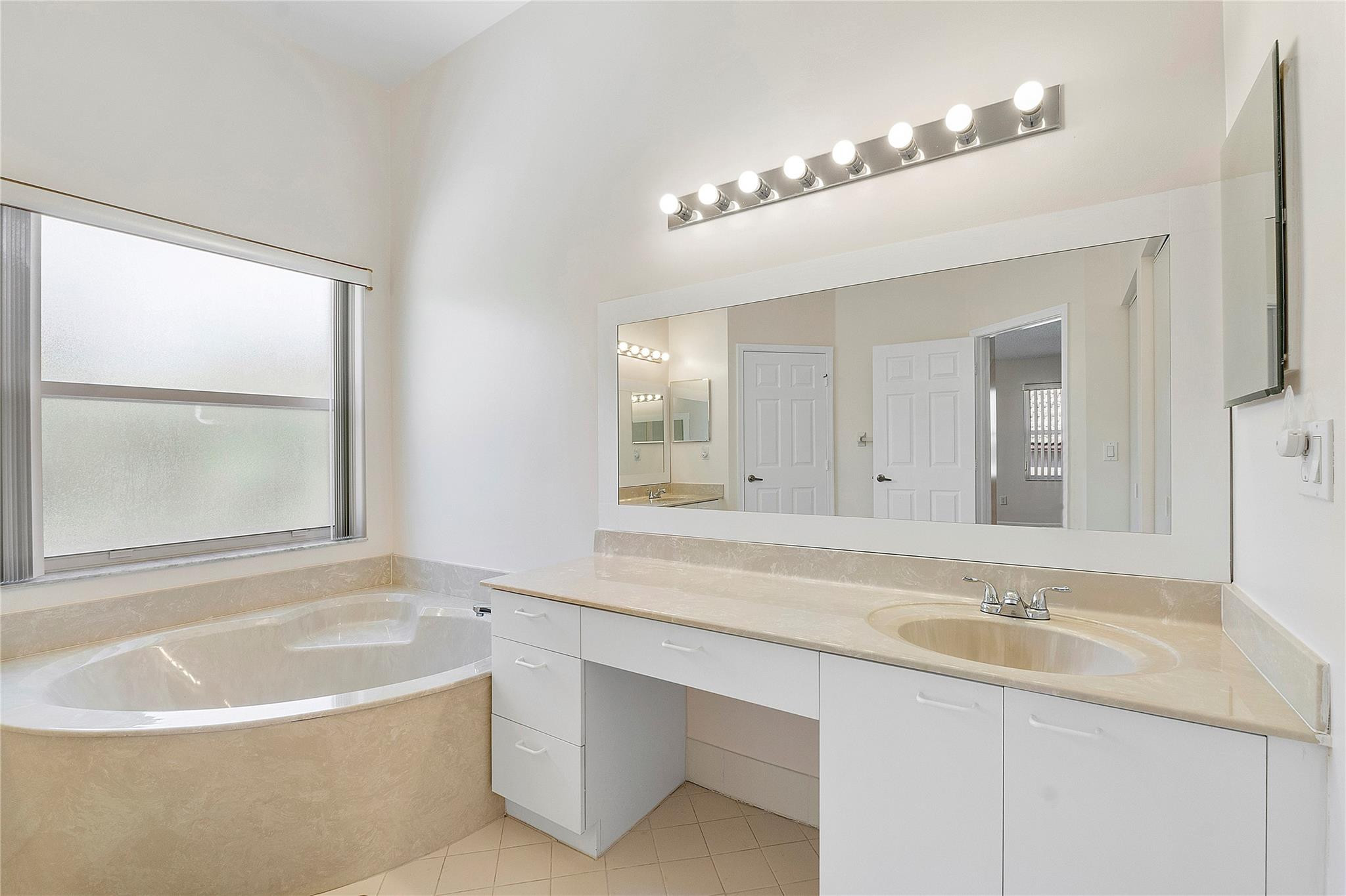 TOWNGATE - Residential Lease