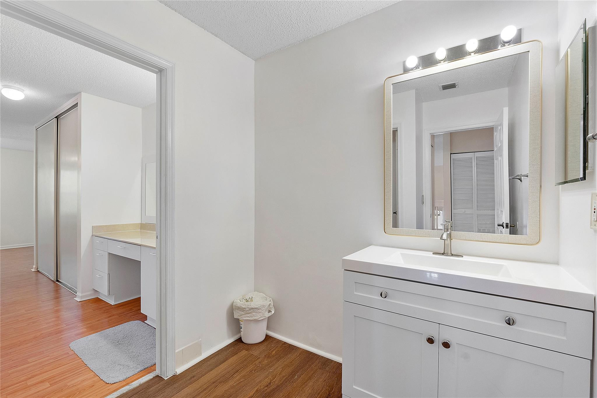 TOWNGATE - Residential Lease