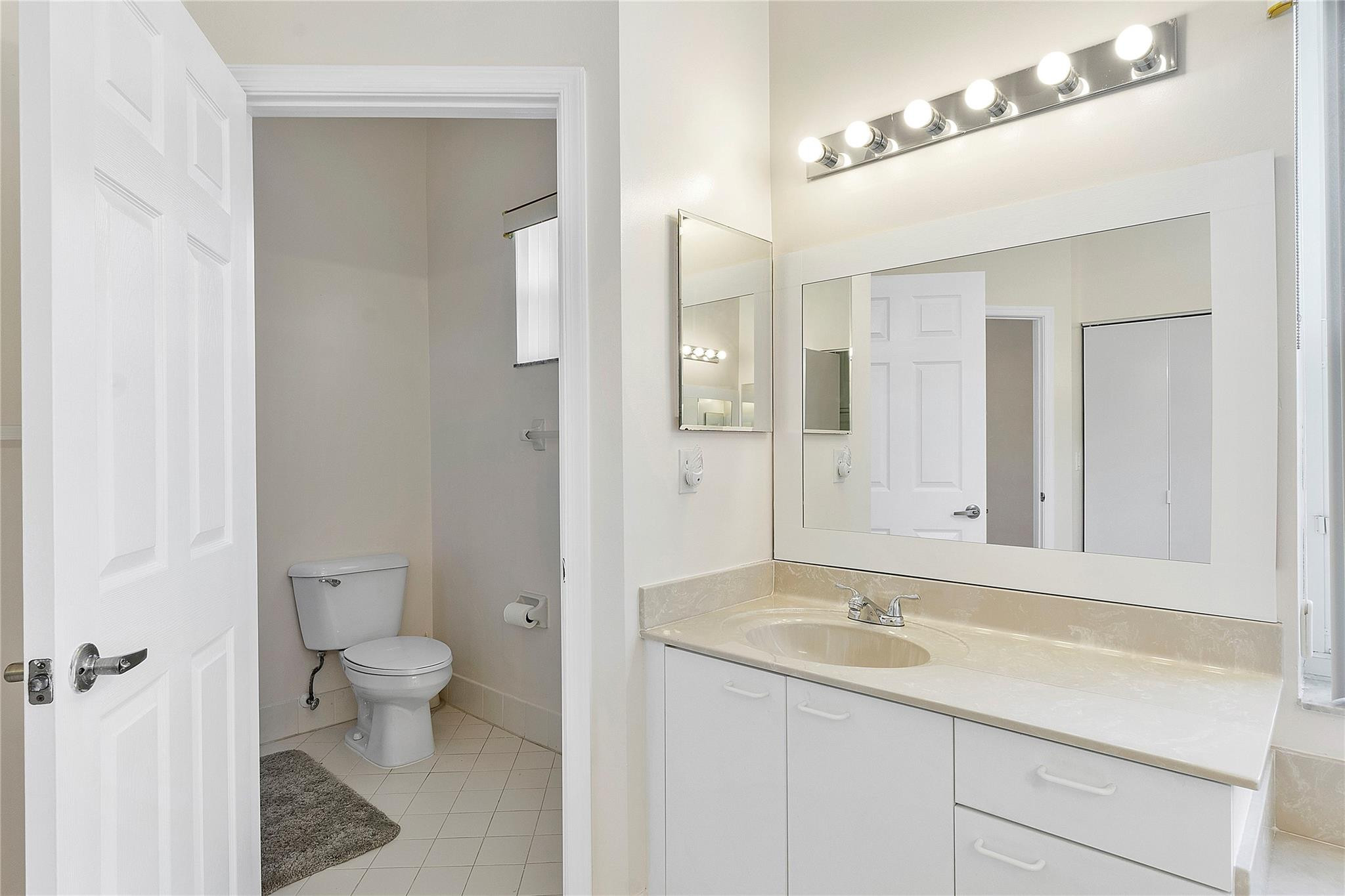 TOWNGATE - Residential Lease