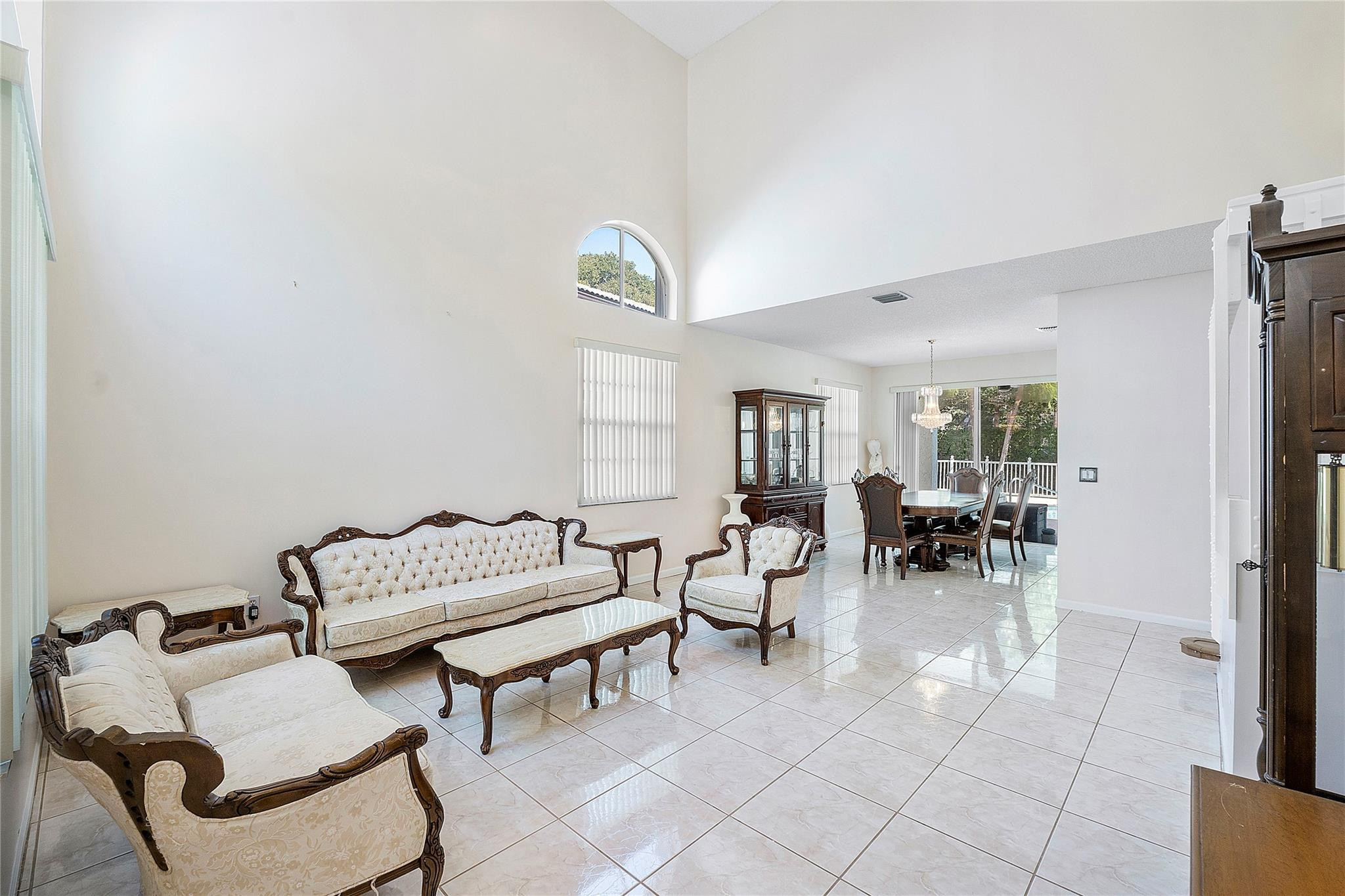 TOWNGATE - Residential Lease