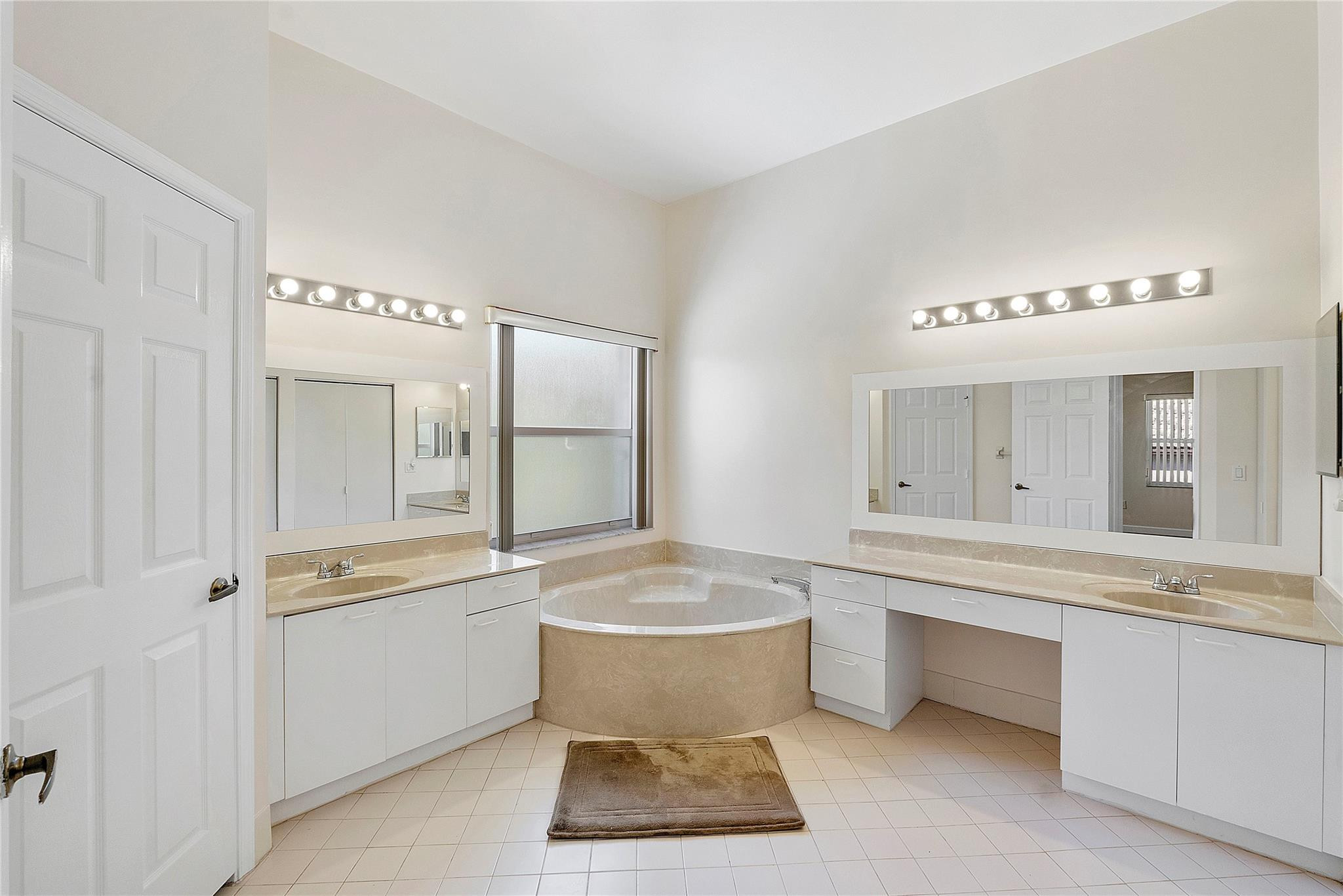 TOWNGATE - Residential Lease