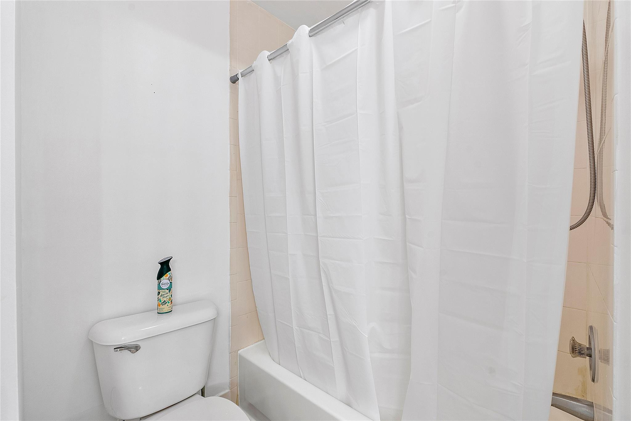 TOWNGATE - Residential Lease