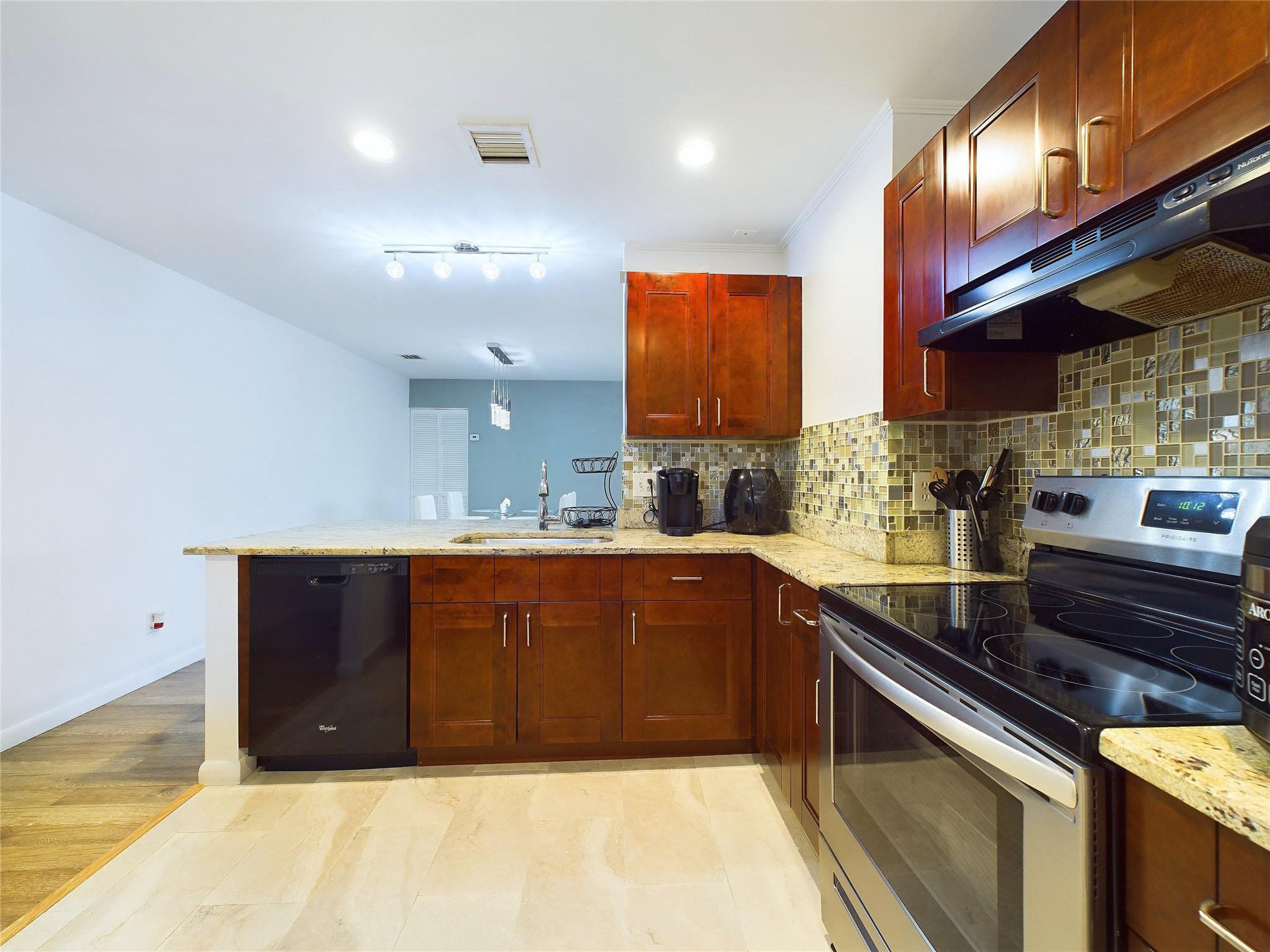 Grenadier Lakes At Welleb - Residential Lease