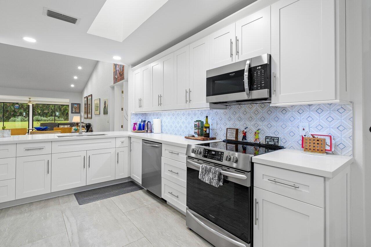 CAMBRIDGE I & II AT HUNTERS RUN CONDO - Residential