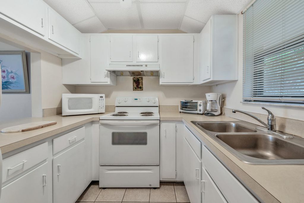 Photo of 890 N Federal Highway #302, Lantana, FL 33462 (MLS # B26003464)