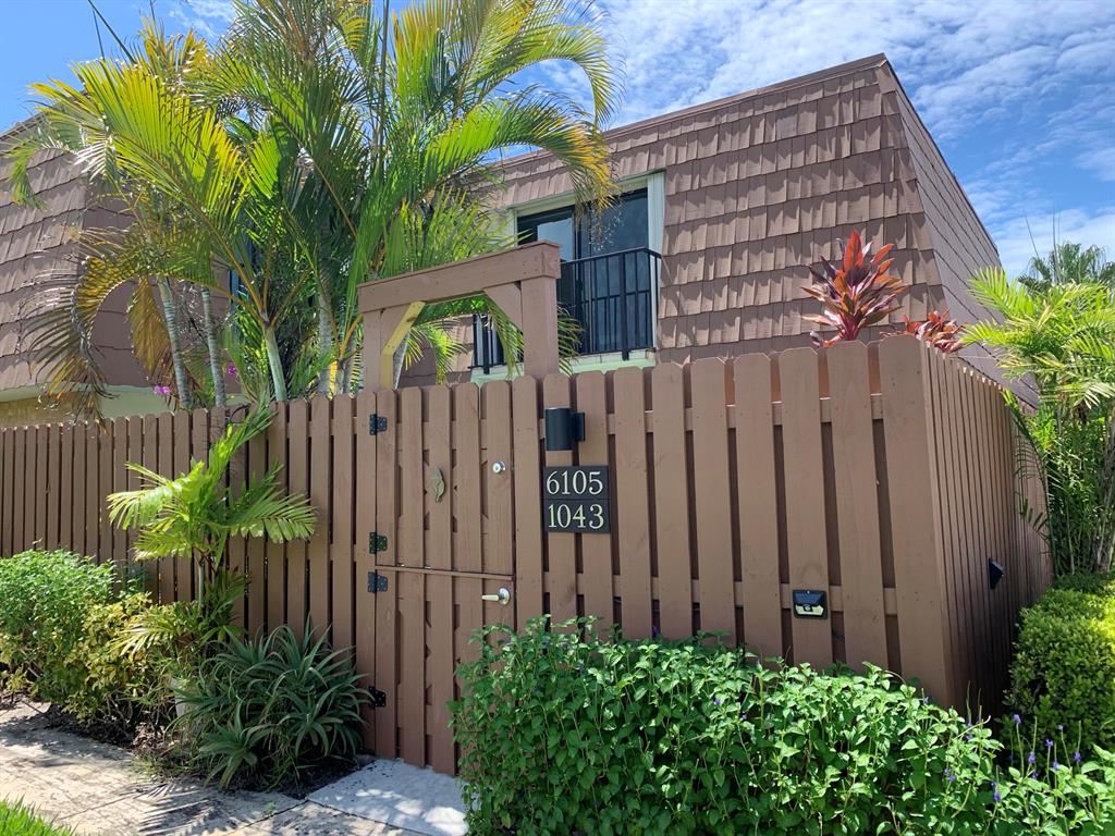 Looking for that active Florida lifestyle? Look no further! Impeccably kept, spacious, beach style 2-bedroom, 2.5-bathroom townhome. Completely furnished, move-in ready turnkey unit, what you see is what you get! Tile and berber carpet throughout, kitchen is vintage original in very good operating condition. Guest bathroom completely remodeled in 2020. Private courtyard with brand new fence and attached outdoor storage shed, including a 6500w generator. Beautifully landscaped grounds, private boardwalk, you're steps away from the Intracoastal Waterway where you can kayak and paddle board. Two heated pools, tennis, racquetball, pickleball in well maintained HOA with low monthly fees.