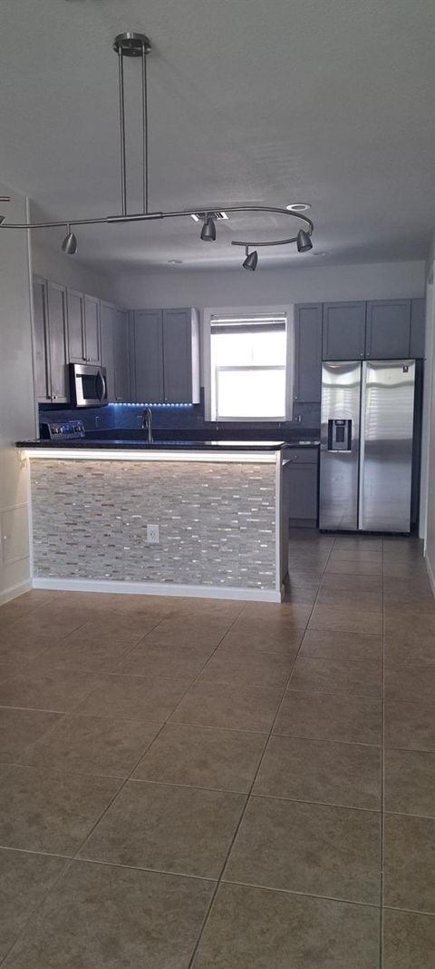 Townhouse in Fort Lauderdale FL 1033 17th Way Way 9.jpg