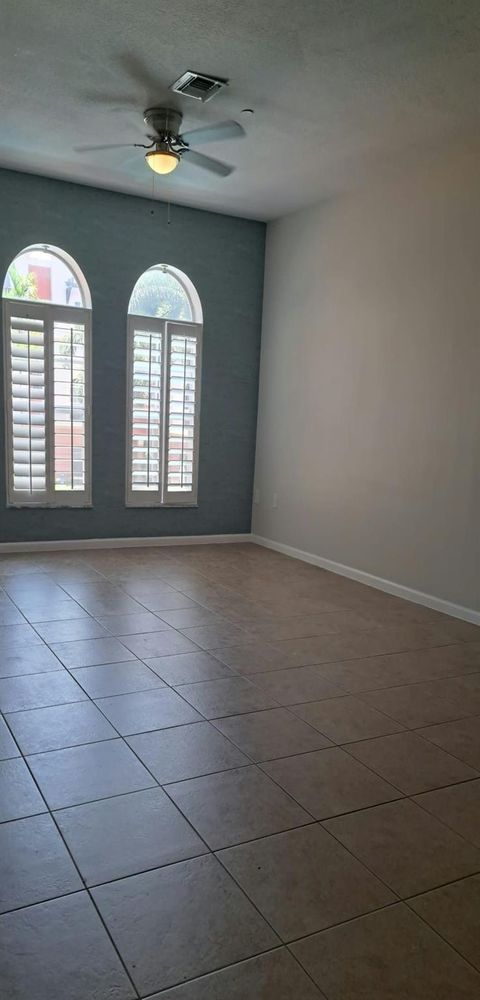 Townhouse in Fort Lauderdale FL 1033 17th Way Way 11.jpg