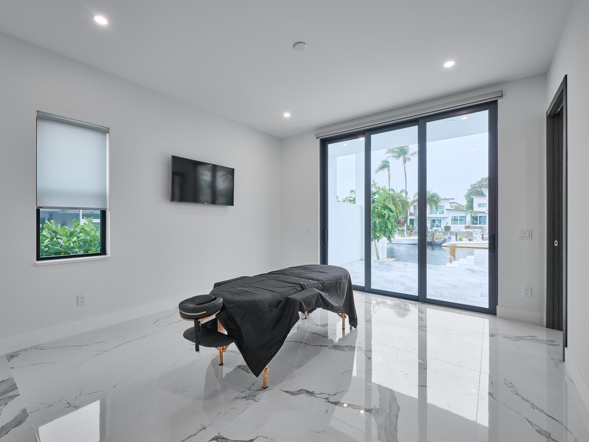 HILLSBORO HARBOR UNIT - Residential