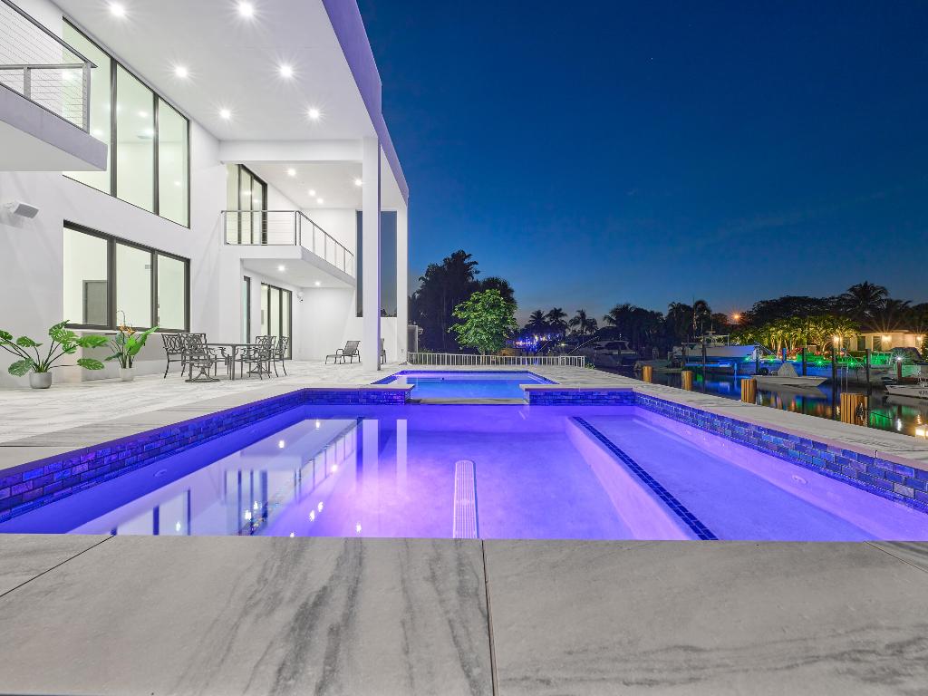 HILLSBORO HARBOR UNIT - Residential