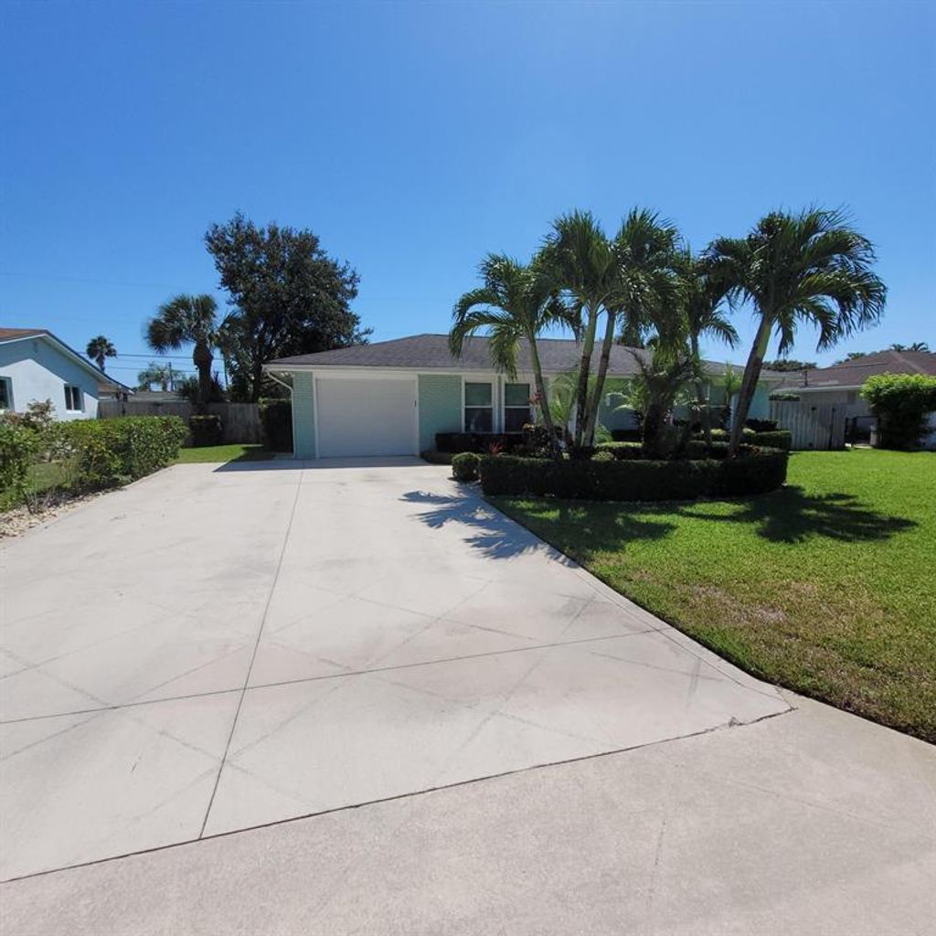 Photo of 1601 Lance Road, Jupiter, FL 33469 (MLS # R10879273)
