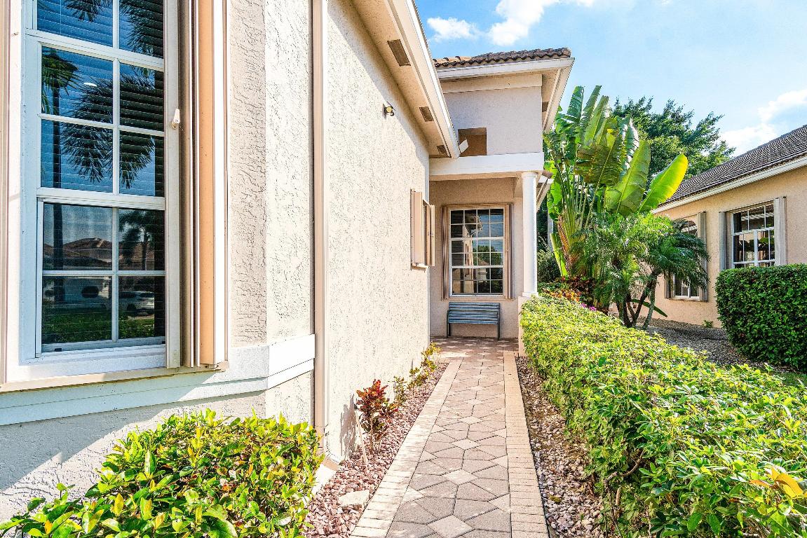 6942 Fairway Lakes Drive