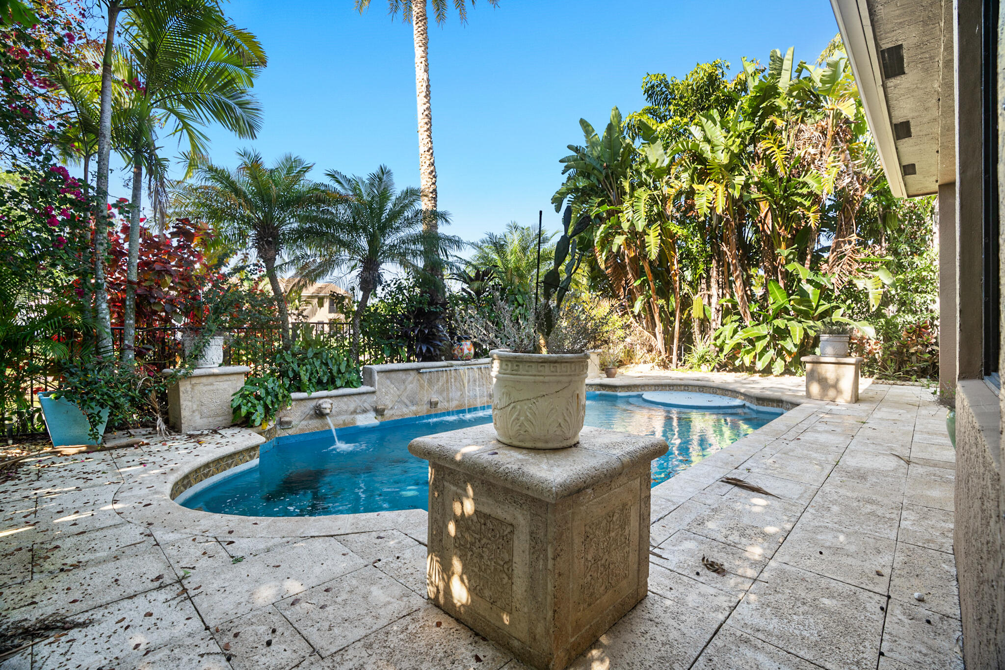 VERSAILLES - Residential