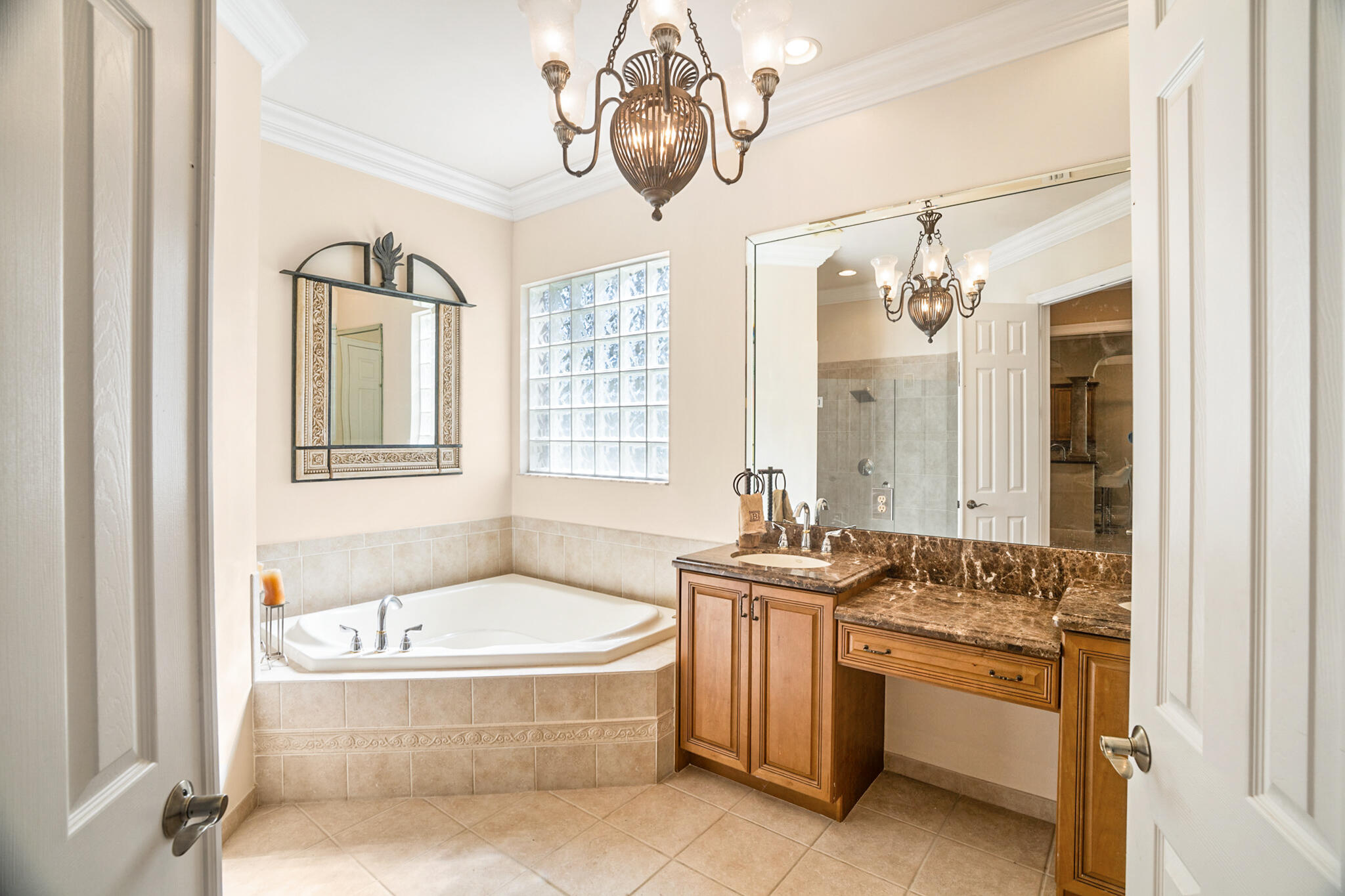 VERSAILLES - Residential