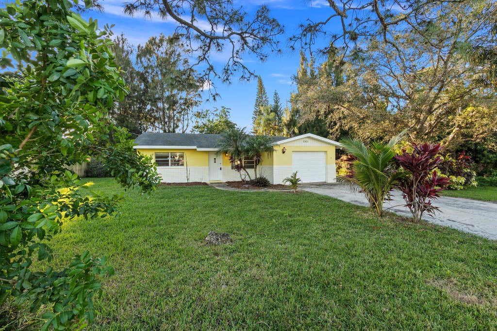 Photo of 5901 Sunset Boulevard, Fort Pierce, FL 34982 (MLS # R10964110)