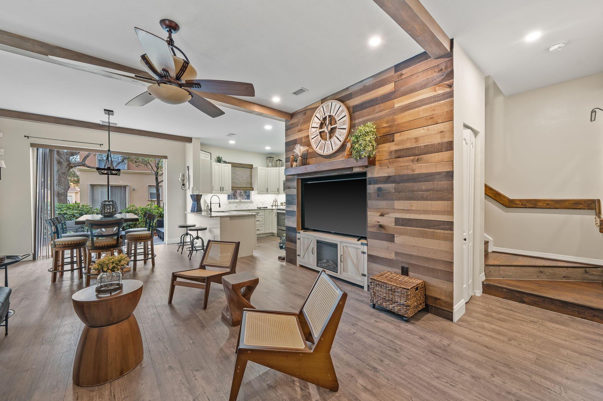 SEMINOLE ESTATES & TOWNHO - Residential Lease