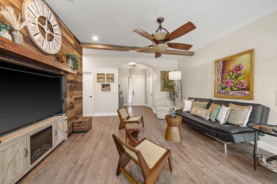 SEMINOLE ESTATES & TOWNHOMES - Residential Lease