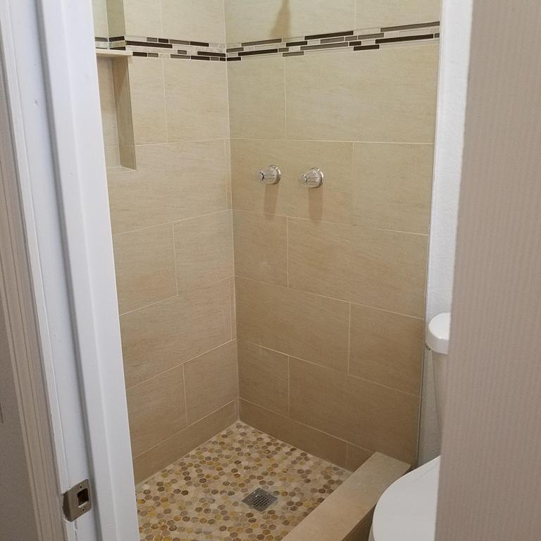 CRESTHAVEN NO 9 REPLAT 46-1 B LOT 15 BLK 3 - Residential Lease