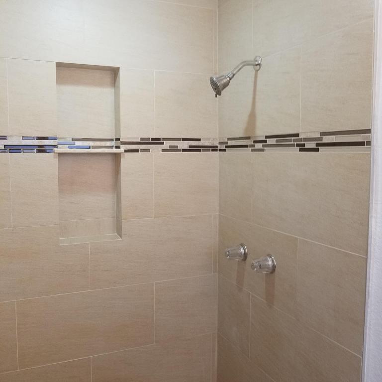 CRESTHAVEN NO 9 REPLAT 46-1 B LOT 15 BLK 3 - Residential Lease