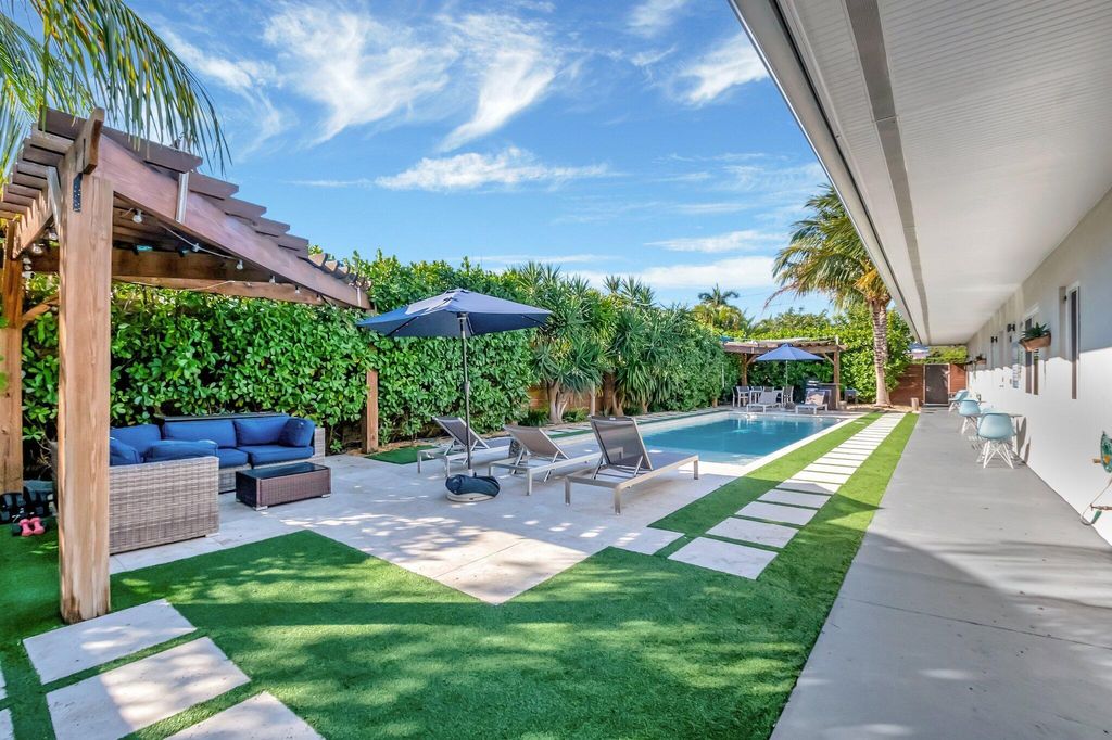 Photo of 122 SE 1st Avenue, Delray Beach, FL 33444 (MLS # R11120245)