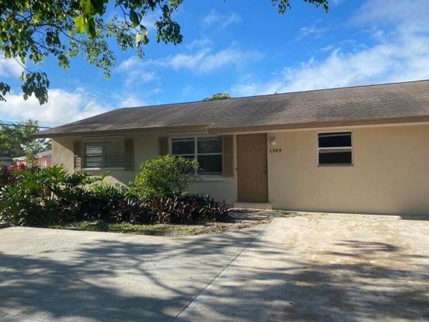 Introducing a charming three-bedroom, two-bathroom duplex in the desirable Palm Springs area. This property is wonderfully located near schools and local amenities, making it a convenient and welcoming place to call home. It features in-unit laundry, a private yard, and ample parking for three cars. Please note that utilities are not included. This duplex is a standout opportunity in a fantastic neighborhood.