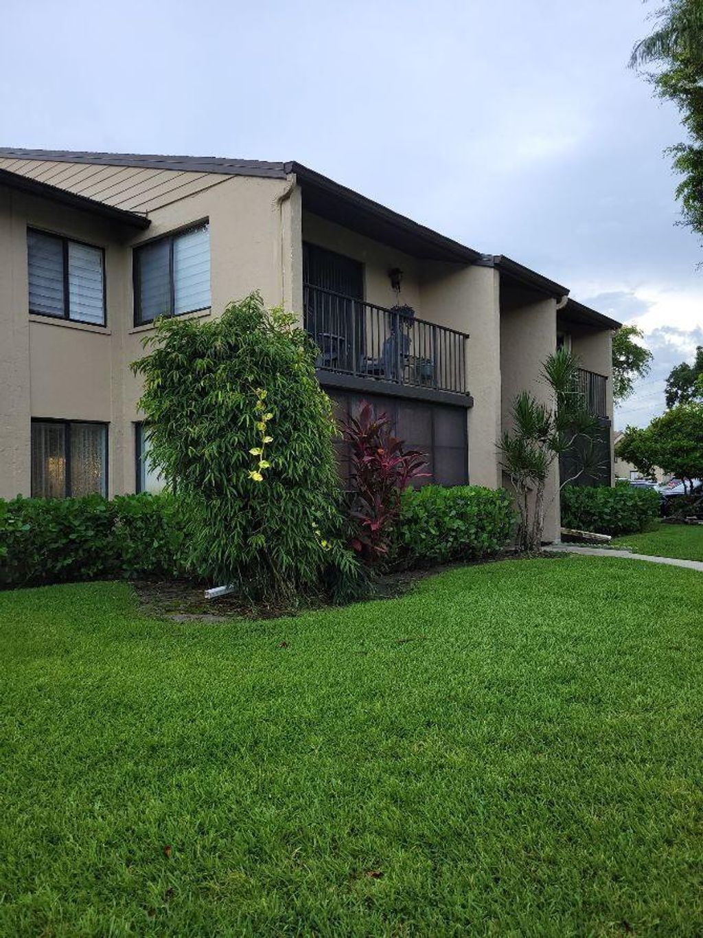 Photo of 518 Shady Pine Way #D-2, West Palm Beach, FL 33415 (MLS # R10921315)