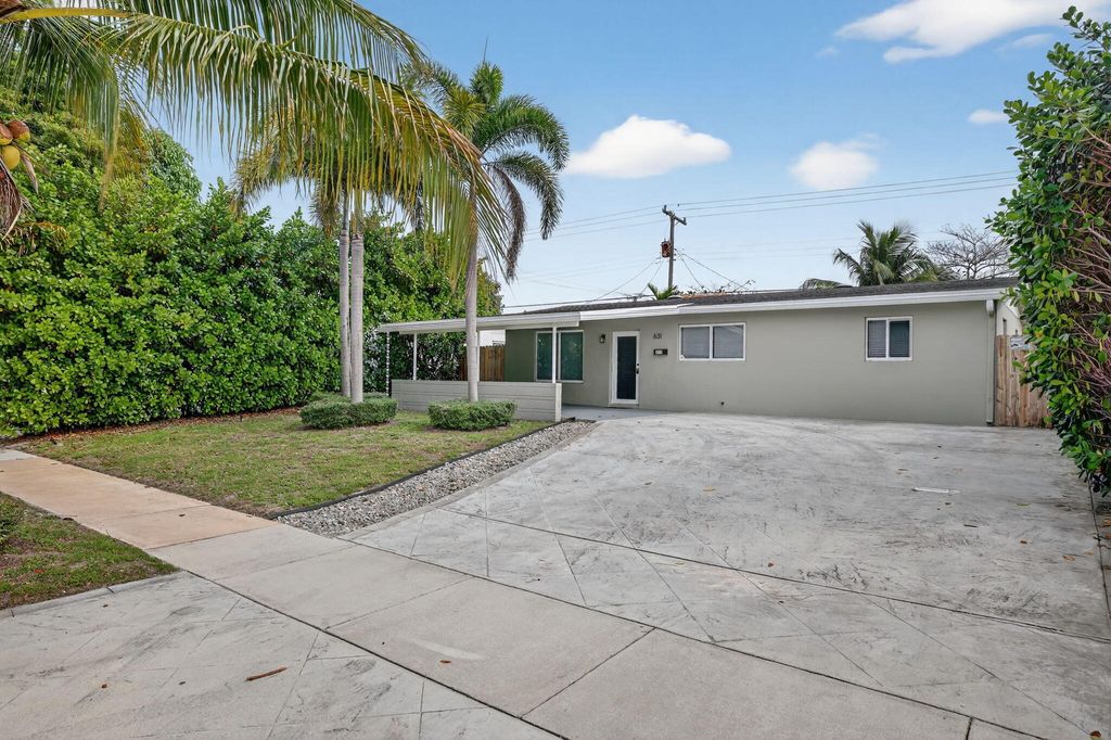 Photo of 631 N 70th Avenue, Hollywood, FL 33024 (MLS # R11160407)