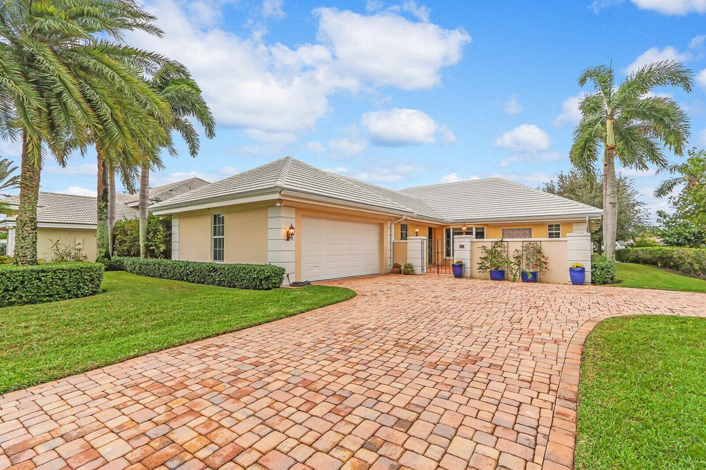 Photo of 35 Rabbits Run, Palm Beach Gardens, FL 33418 (MLS # R10943514)