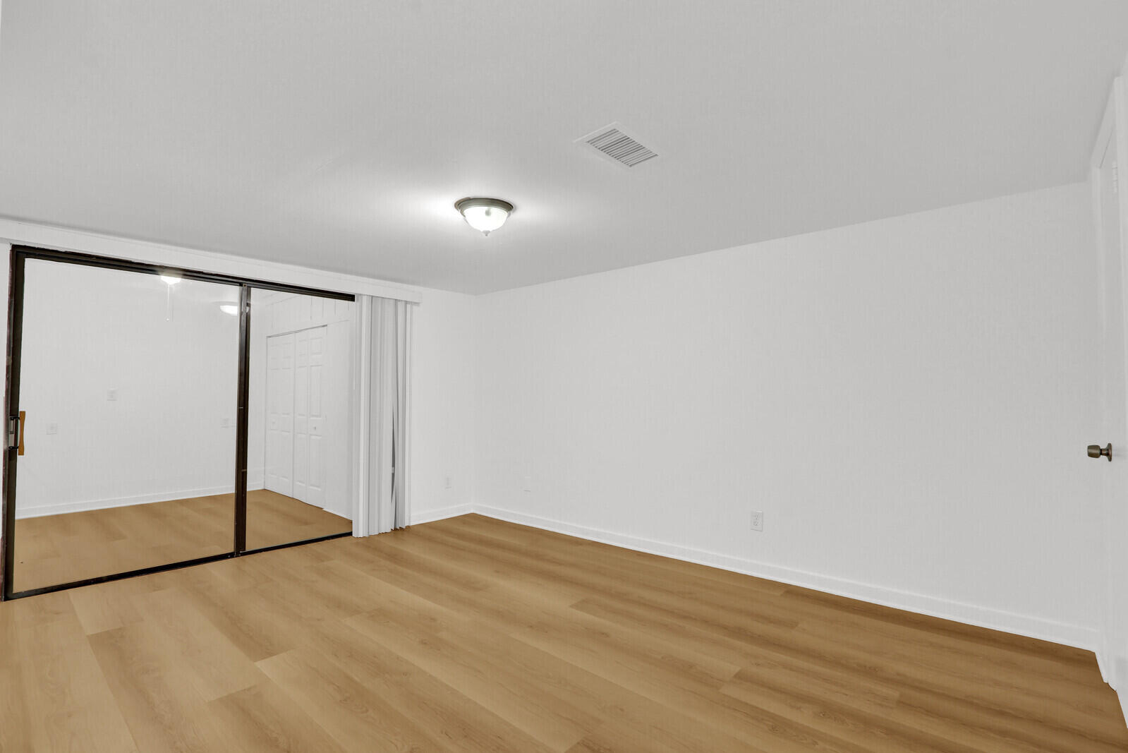 TIMBERCREEK TOWNHOMES & VILLAS - Residential Lease