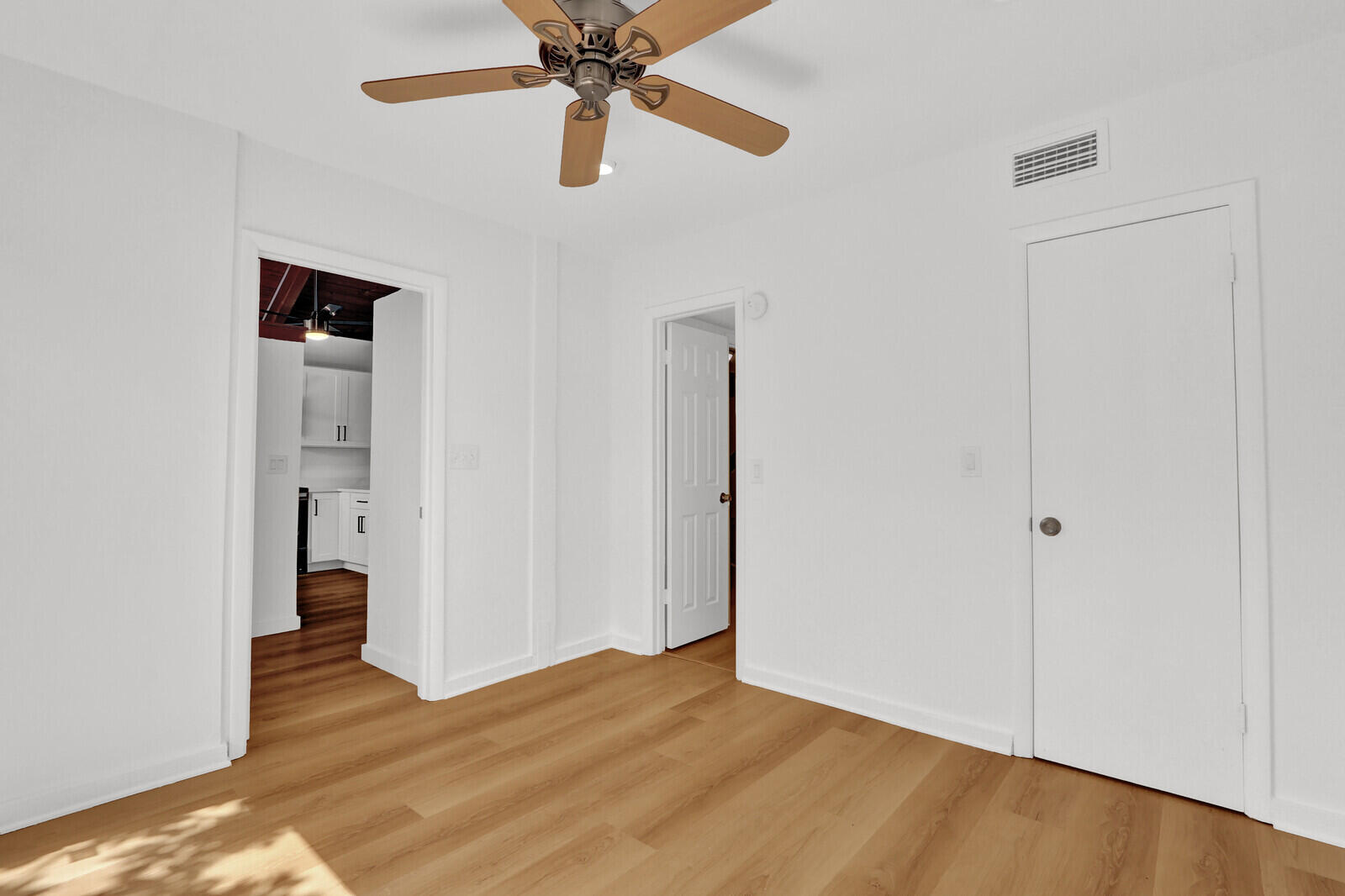 TIMBERCREEK TOWNHOMES & VILLAS - Residential Lease