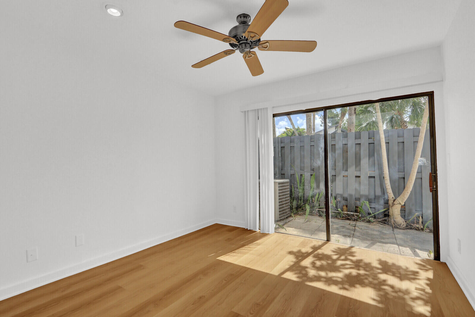 TIMBERCREEK TOWNHOMES & VILLAS - Residential Lease