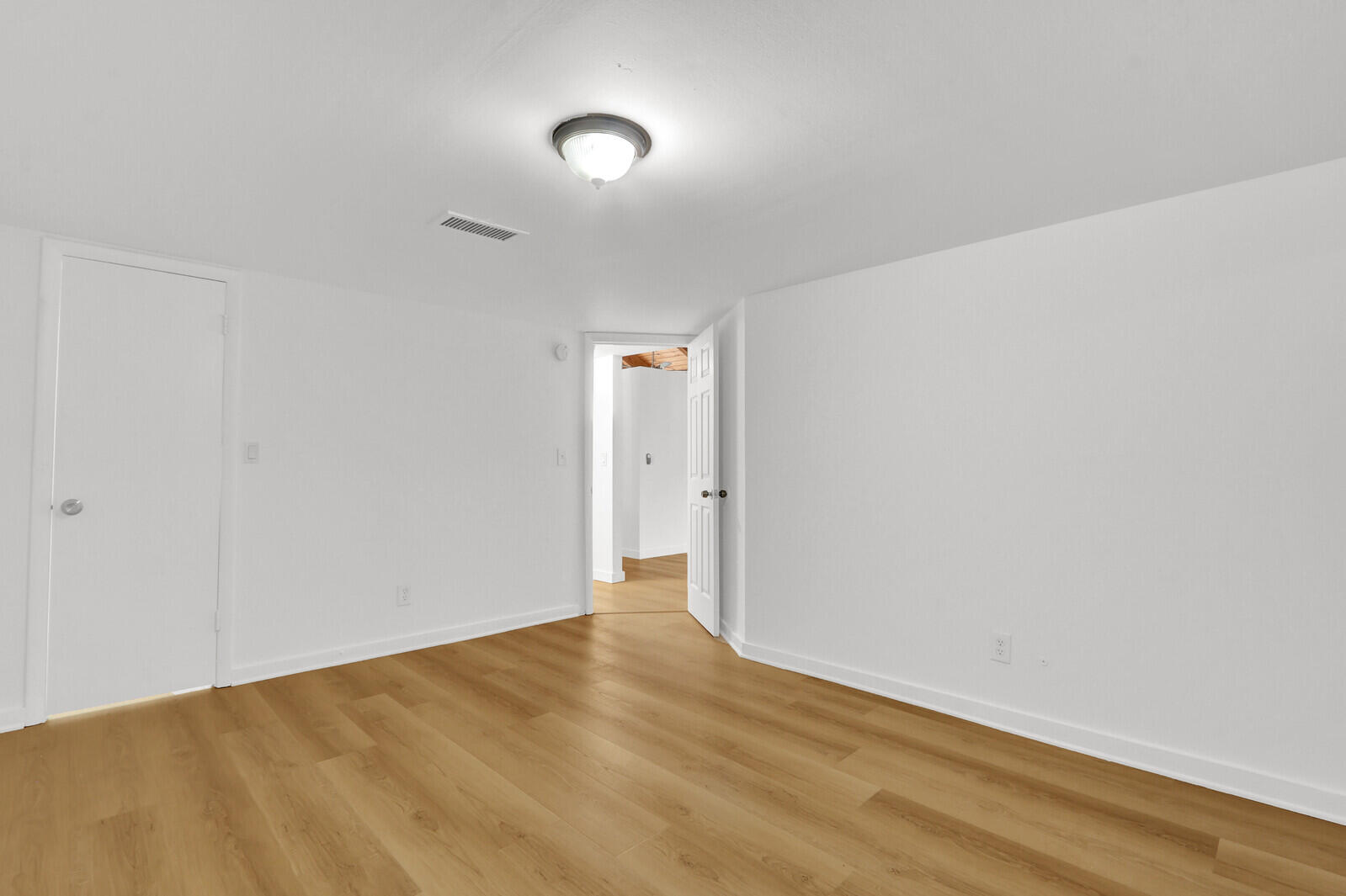 TIMBERCREEK TOWNHOMES & VILLAS - Residential Lease