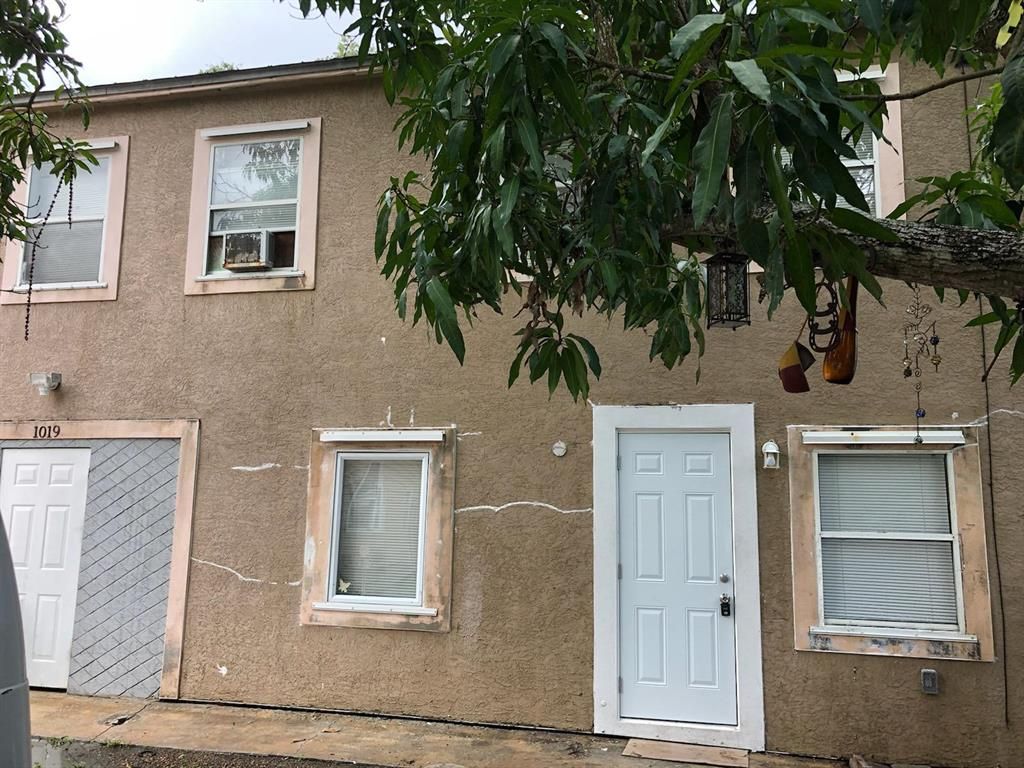 Photo of 1019 Mayflower Road, Fort Pierce, FL 34950 (MLS # R10732695)