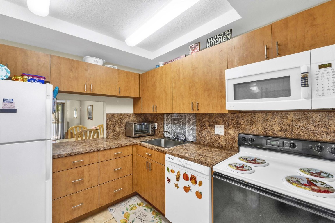 Oriole Golf & Tennis Club - Residential